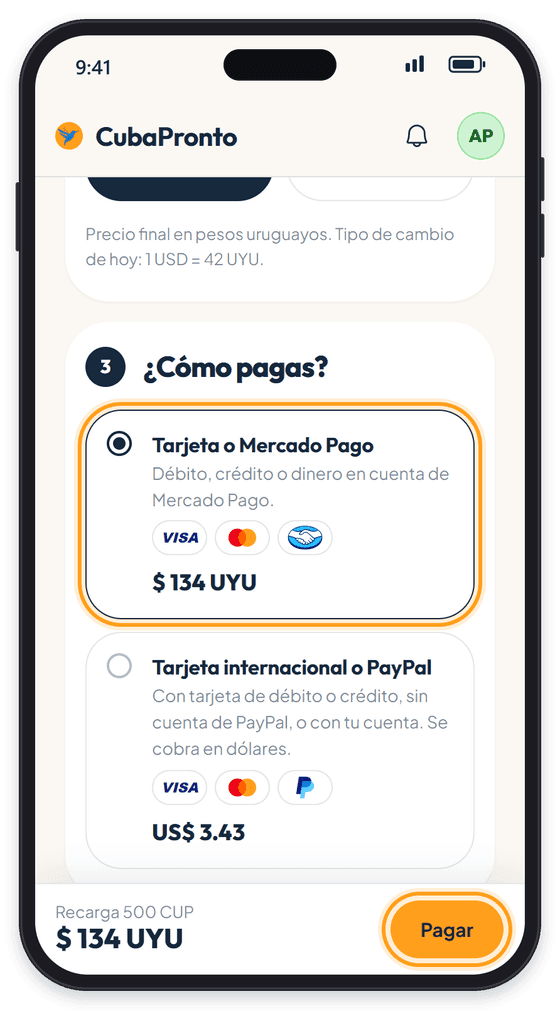 Paso «¿Cómo pagas?» de la recarga en el teléfono, con «Tarjeta o Mercado Pago» elegido, su precio en pesos uruguayos y el botón Pagar abajo.